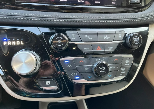 Chrysler Pacifica cena 139500 przebieg: 58500, rok produkcji 2021 z Człuchów małe 326